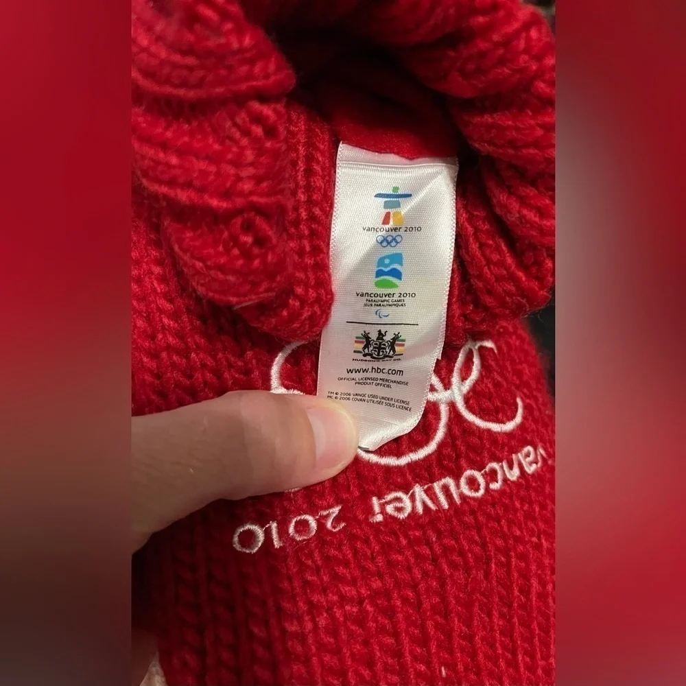 Authentic Vancouver Olympics 2010 mittens. Size L/XL. Unisex